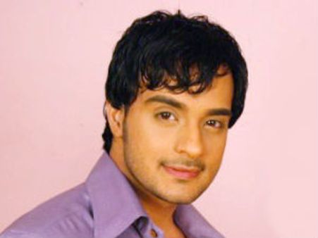 वजन घटा रहे हैं अंगद हंसिजा