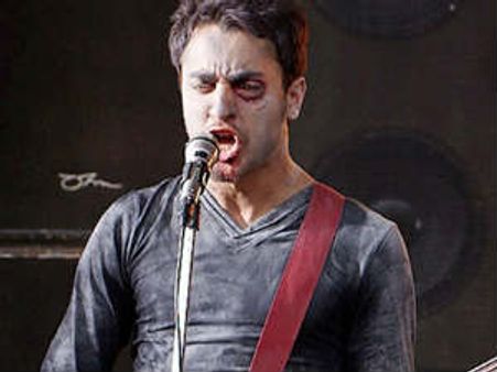 उधार की जिंदगी जीते हैं इमरान खान