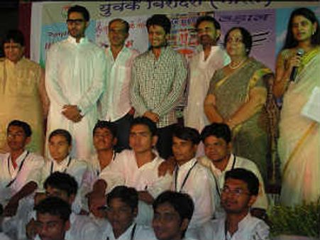 दूसरों की उम्मीदों पर खुद को न परखें : अभिषेक बच्चन