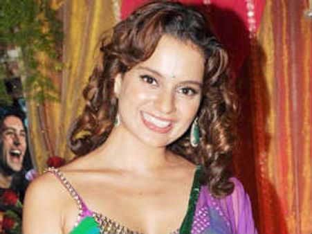 सेक्सी कंगना बनीं शोले की राधा