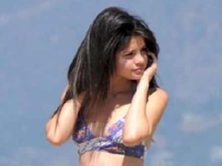 बिकनी की खातिर सेलेना गोमेज ने छोड़ा होटल