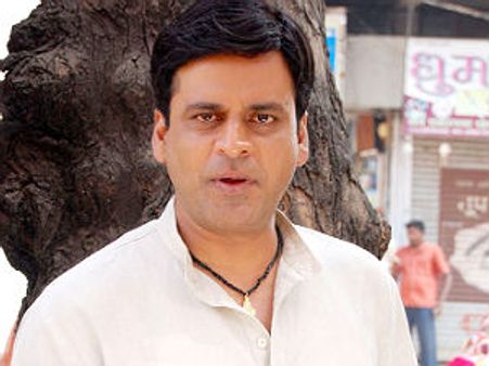 आरक्षण में खास अंदाज में मनोज