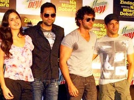 फिल्‍म प्रमोशन के लिये लखनऊ आए रितिक, अभय, फरहान और कैटरीना