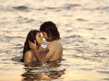 सेक्‍स सीन की ओवरडोज़ है मर्डर-2