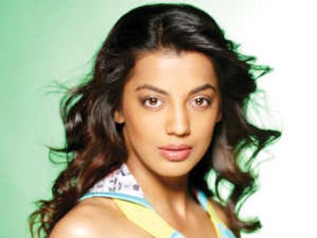 मुग्धा का नया आशियाना