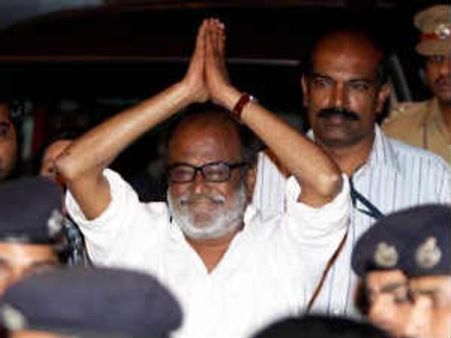 घर लौटा रोबोट, एयरपोर्ट पर जमकर हुआ स्वागत