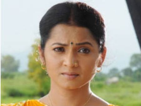 'तेरे मेरे सपने' की अभिनेत्री राधा उर्फ एकता से रेप की कोशिश