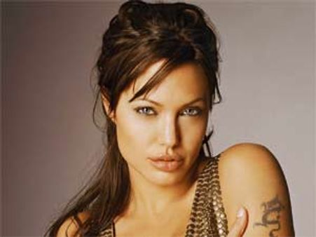 अब घर में बच्चे संभालना चाहती हैं एंजलिना जॉली