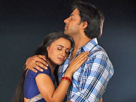 और हिमांशु 'गिर पड़ता है' रूनझुन के लिए