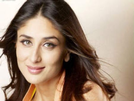 रितु कुमार है करीना की वेडिंग ड्रेस डिजाइनर