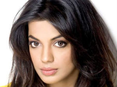 रैम्प वॉक नहीं पसंद मॉडलिंग फिल्ड से आई मुग्धा को