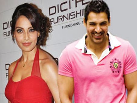 जॉन और बिप्स के बीच अब कौन सी खिचड़ी पक रही है?