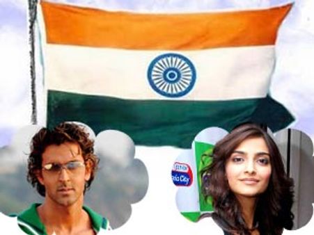 आजादी के रंग में रंगा बॉलीवुड, देशवासियों को दीं शुभकामनाएं