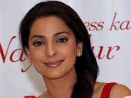 जूही चावला बनीं रियलिटी शो की होस्ट!