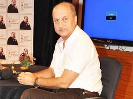 ओम पुरी ने क्या गलत कहा : अनुपम खेर