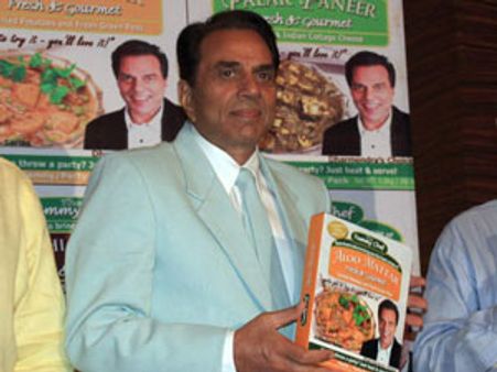 'यमी शेफ' रेडी टू इट के ब्रांड एम्बेसेडर धर्मेन्द्र