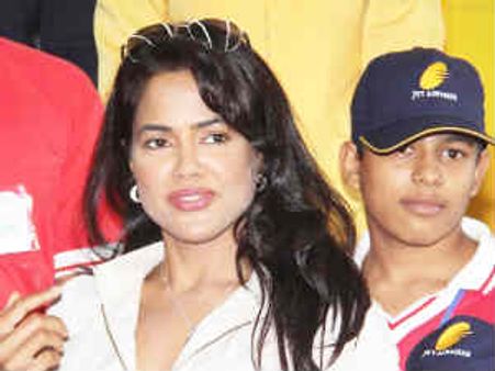 मैं केवल सेक्सी लुक के लिए फिल्में नहीं कर सकती : समीरा