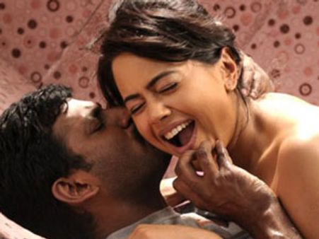 आखिर कौन है जिसे समीरा ने बाथरूम में 30 किस दिये!