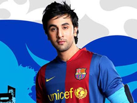 रणबीर कपूर ने सीखा गाय का दूध दूहना