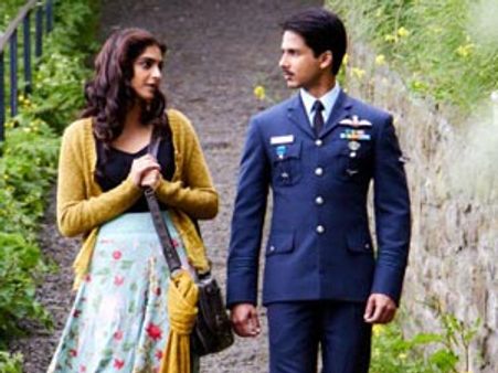 मौसम के लिए शाहिद ने रितिक संग मटकाई कमर