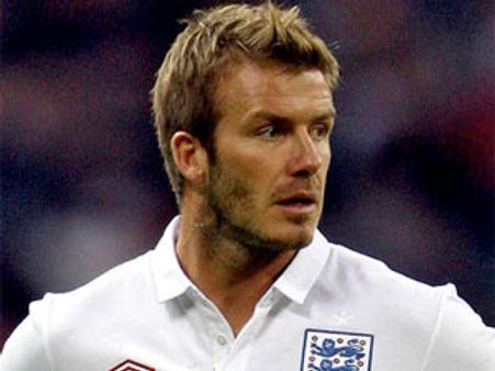 डेविड बेकहम अपनी पत्नी के लिए एक्ट्रेस एलिजाबेथ के गहने खरीद रहें हैं