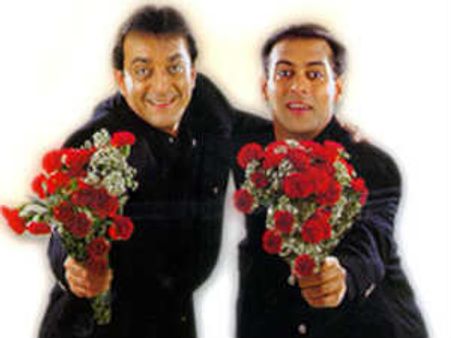 बिग बॉस : रिश्तों,गॉसिप, फूहड़ता की चटपटी चाट