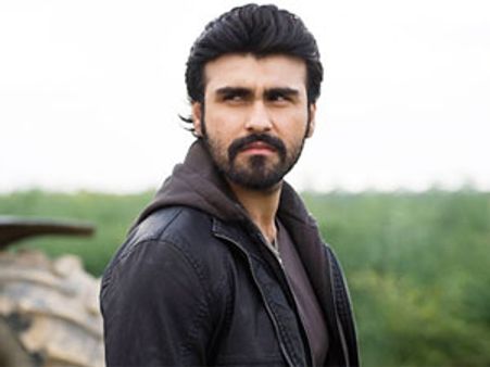 मैं पिता के कारण ही फिल्मों में हूं : आर्य बब्बर