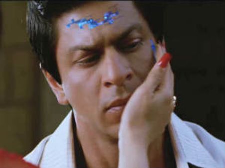 केबीसी में शाहरूख देगें अमिताभ को मसाज