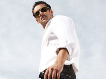 अगले साल क्रिसमस से पहले फिर दिखेगी सलमान की दबंगई