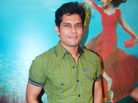 बिग बॉस के घर में अमर के लिए पुलिस!