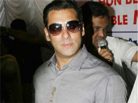 शाहरूख की रॉ वन नहीं हिमेश की दमादम देखेंगे सलमान