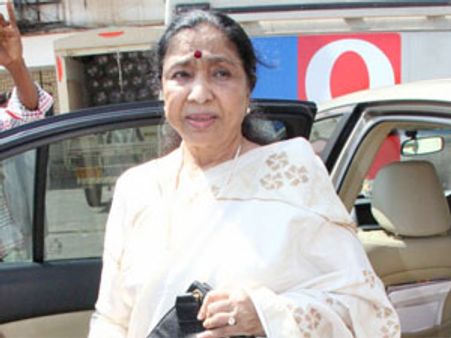 आशा भोसले गिनीज़ बुक में शामिल, बॉलीवुड से मिला बधाई संदेश