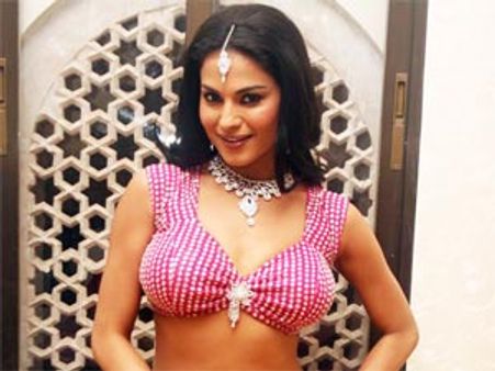 पाकिस्तानी एक्ट्रेस वीना मलिक बनेगी सेक्स वर्कर