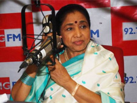 आज की फिल्‍मों में मन नहीं करता गाने को: आशा भोंसले