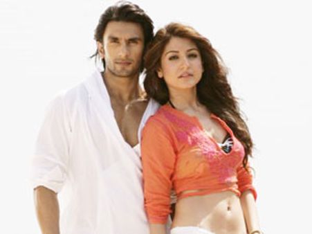 जो चाहे वो रोमांस कर ले रणवीर के साथ : अनुष्का