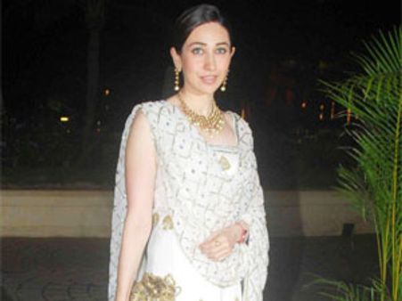 अब करिश्मा देंगी करीना को रीयल हिरोईन बनने के टिप्स