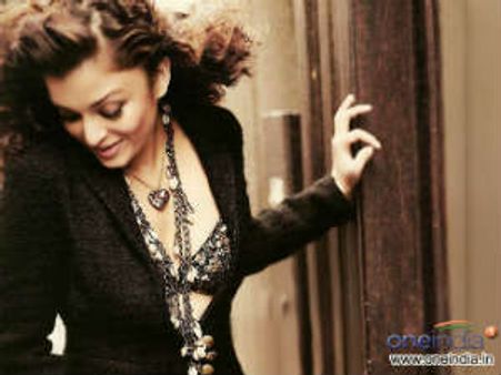 इंटरनेट पर दिखाई जा रही तस्वीरें मेरी पोती की नहीं: अमिताभ बच्चन