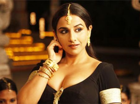 विद्या का सिल्की ठुमका दर्शकों को पसंद आया