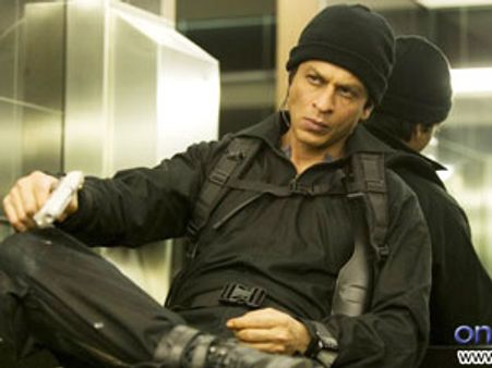 फैंस की नाराजगी मिटाने 22 को पटना जायेंगे शाहरूख