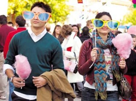 इमरान को भाई लास वेगास की रंगीनियां