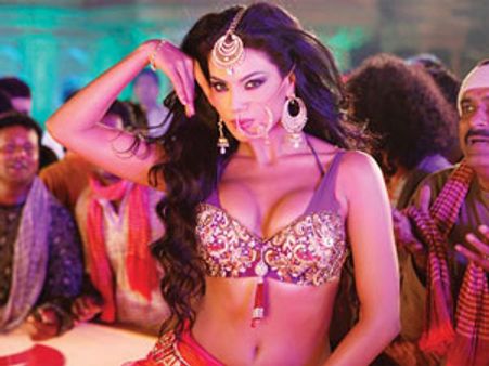 गली गली में छन्नों वीना का आयटम नंबर