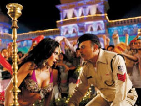 रालेगण में गली गली चोर है देखेंगे अन्ना हजारे