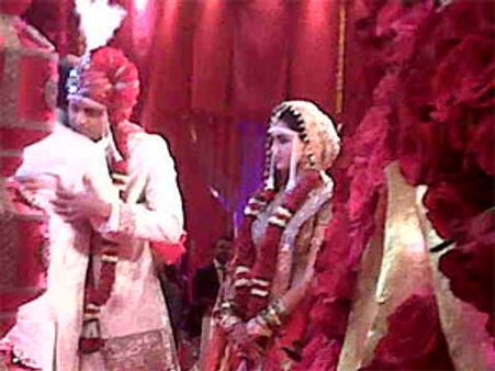 सात फेरों के बंधन में बंधे रितेश-जेनीलिया