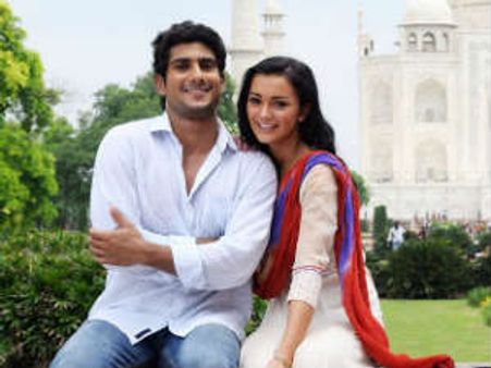 वैलेंटाइन डे एमी के साथ मनाएंगे प्रतीक