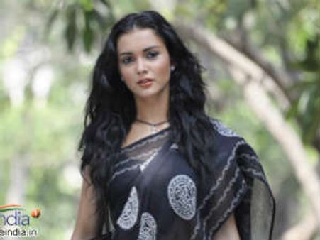 एमी ने किया होसन्ना गीत का समर्थन