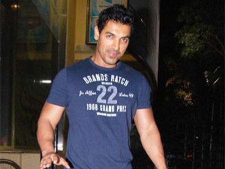 हाउसफुल 2 के सभी जानवर नकलीः जॉन अब्राहम