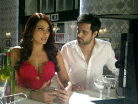 विक्रम भट्ट के कारण ही मैं आज फिल्मों में हूं: बिपाशा बसु