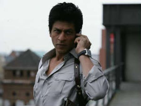 कड़ाके की ठंड में बर्लिन पहुंचे शाहरूख खान