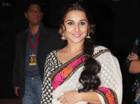 फरारी में विद्या का लावणी आयटम नंबर