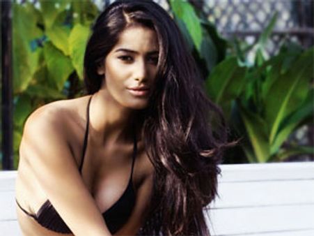 तस्लीमा की गालियों के बाद भी पूनम ने पोस्ट की एक और तस्वीर